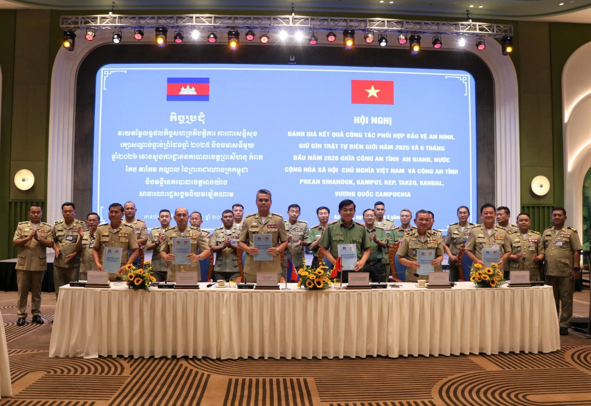 cong an 6 tinh viet nam campuchia tang cuong phoi hop bao ve an ninh tuyen bien gioi hinh anh 2