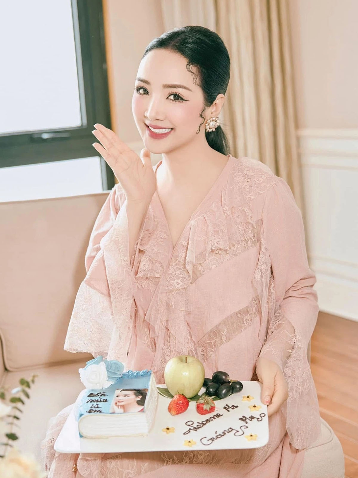 sao viet 14-5 toc tien ho bao trong tiec sinh nhat, nha phuong e ap hinh anh 4