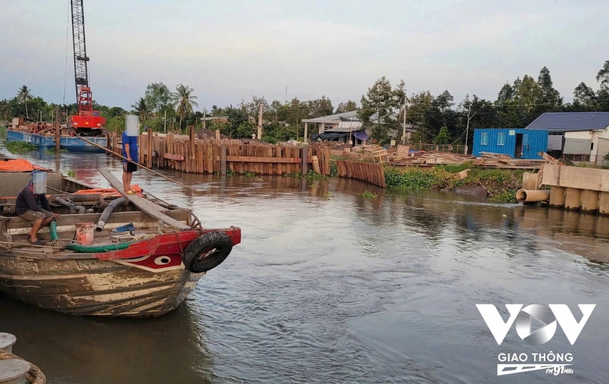 tren nhung dong song chong chanh sinh tu, khoang trong an toan tu y thuc hinh anh 2