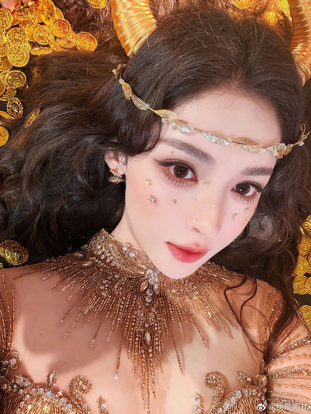ve ngoai nhu nu than cung kim nguu cua g lnezer bextiyar gay bao mang hinh anh 6