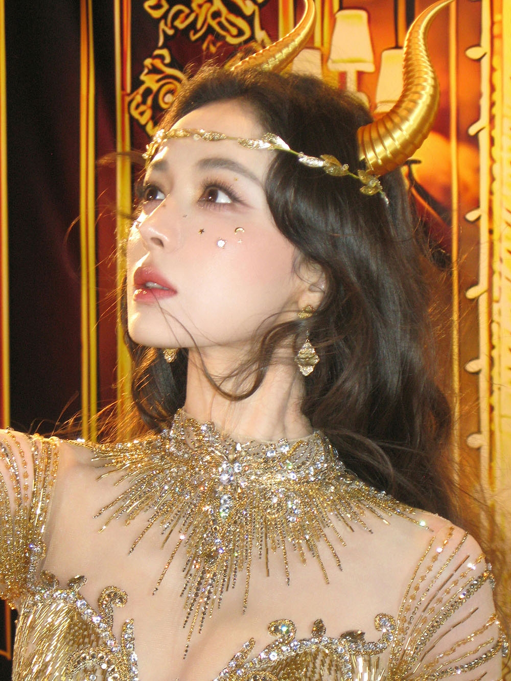 ve ngoai nhu nu than cung kim nguu cua g lnezer bextiyar gay bao mang hinh anh 5