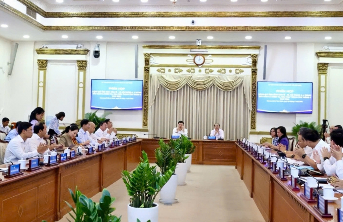 tp.hcm tim giai phap de thuc day dau tu cong, hoan thanh tang truong hai con so hinh anh 2