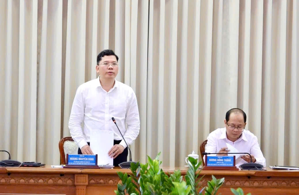 tp.hcm tim giai phap de thuc day dau tu cong, hoan thanh tang truong hai con so hinh anh 1