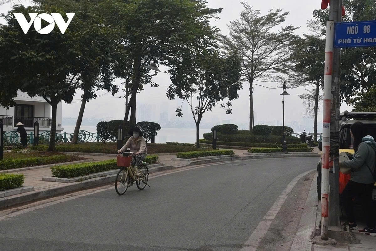 thoi tiet ngay 2 5 ha noi sang co mua dong, trua chieu hung nang hinh anh 1