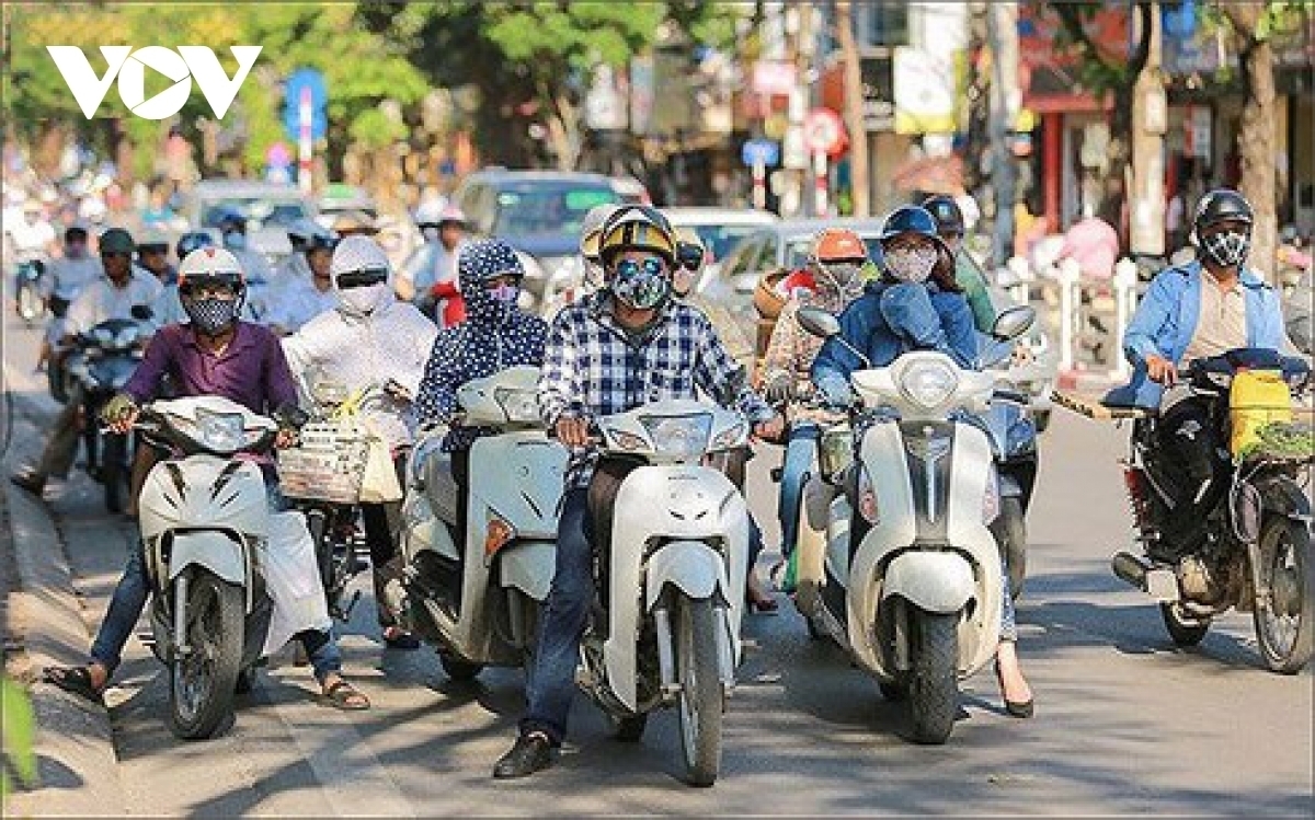 Thời tiết ngày 13/5: Hà Nội nắng nóng 35 độ, chiều tối Bắc Bộ có mưa dông cục bộ