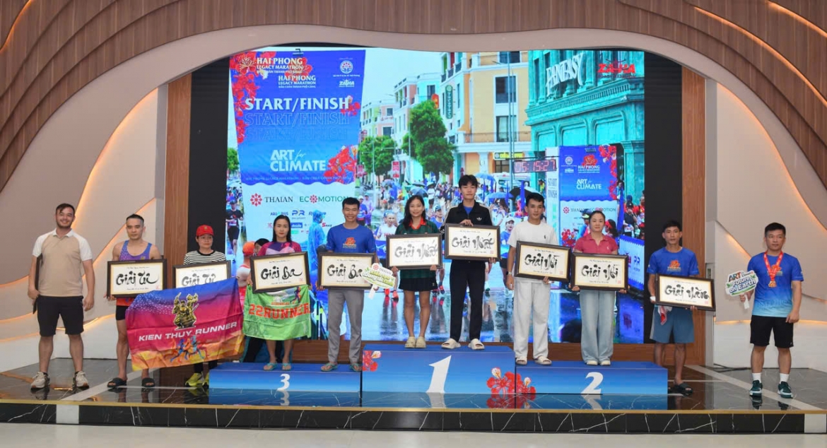 pham thi hong le len ngoi tai giai chay hai phong legacy marathon 2026 hinh anh 6