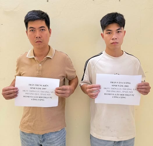 tam giu 2 anh em xong vao quan cat toc hanh hung phu nu tai ha noi hinh anh 1