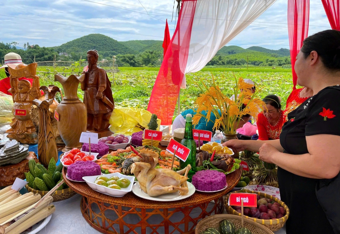 hang nghin nguoi tray hoi danh ca suoi doc dao o phu tho hinh anh 10