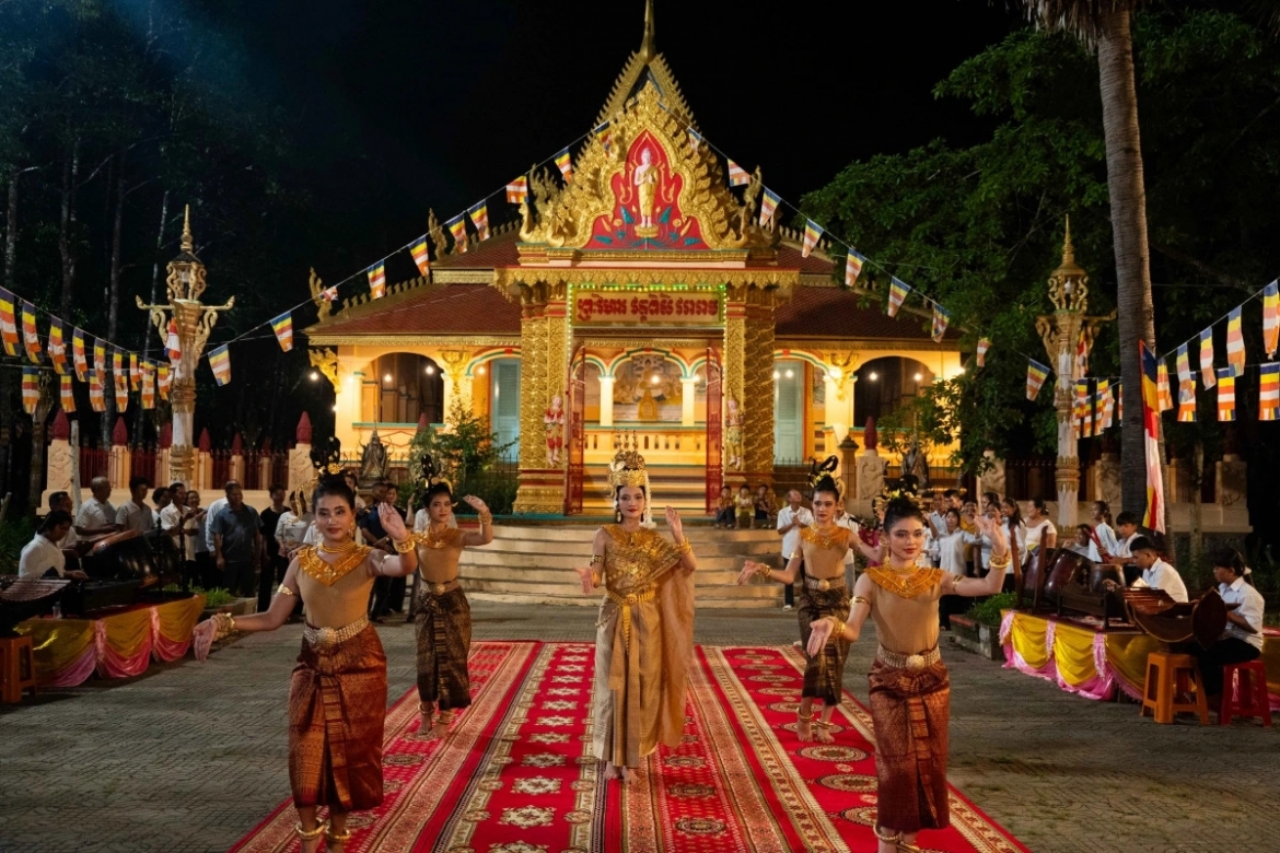 phim kinh di dan gian thang lon mo vang moi hay vong lap cong thuc hinh anh 2
