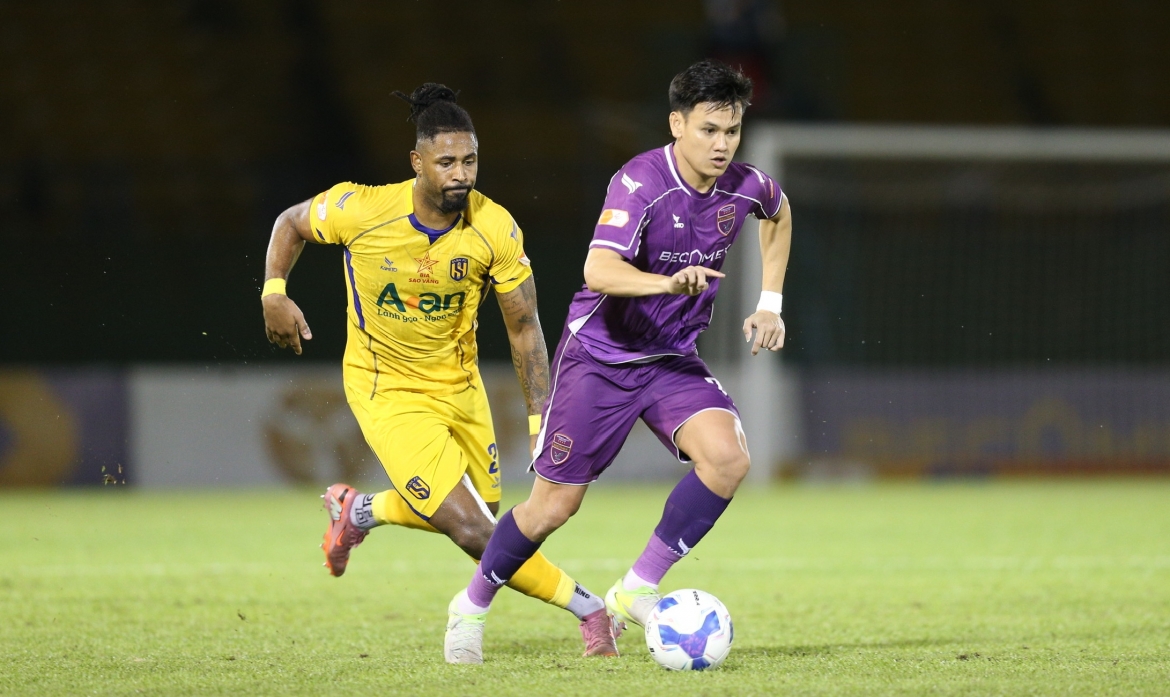 clb tp.hcm doi mat kho khan chong chat o cuoc dua tru hang v-league 2025 2026 hinh anh 1