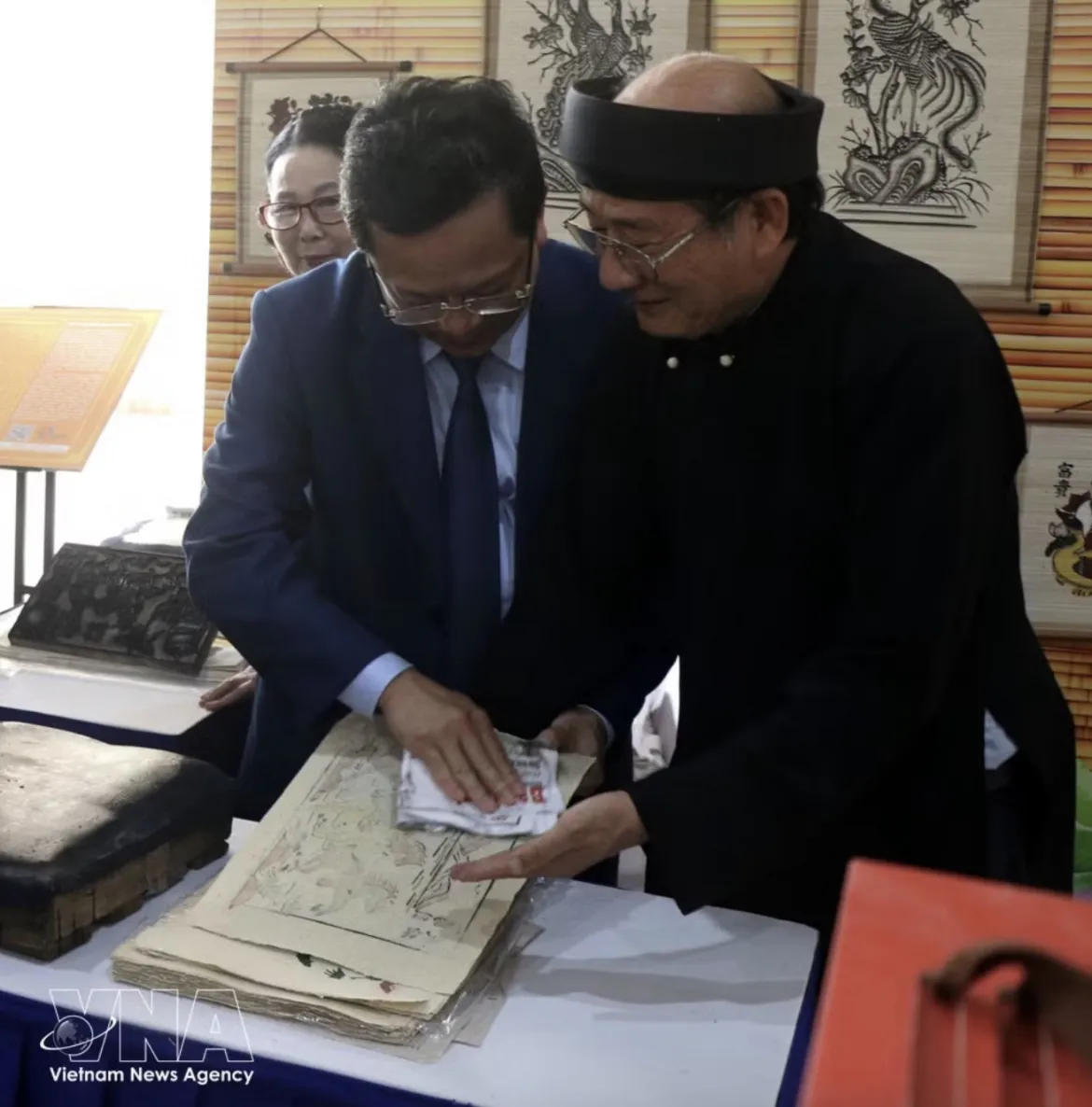 couple saves 500-year-old dong ho painting art from extinction picture 2
