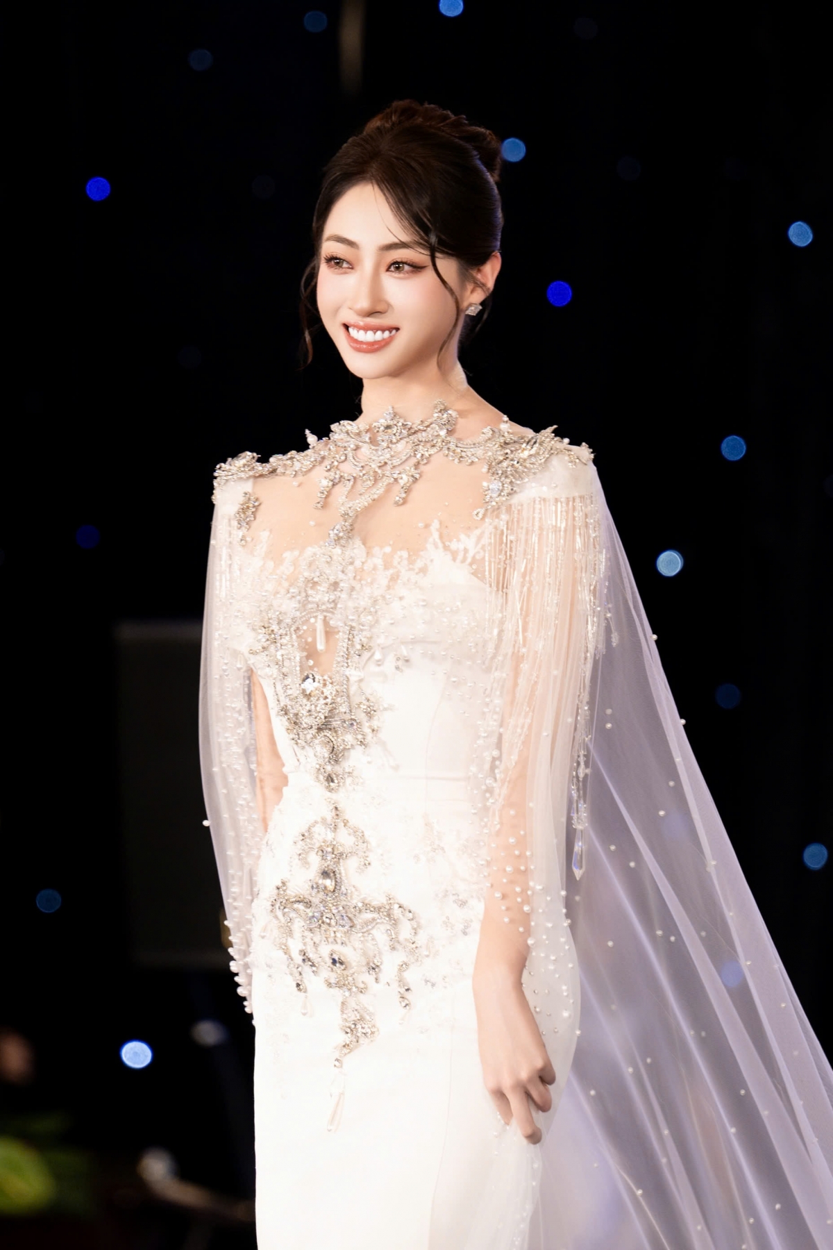 hoa hau the gioi opal suchata chuangsri khoe nhan sac rang ro tai viet nam hinh anh 9
