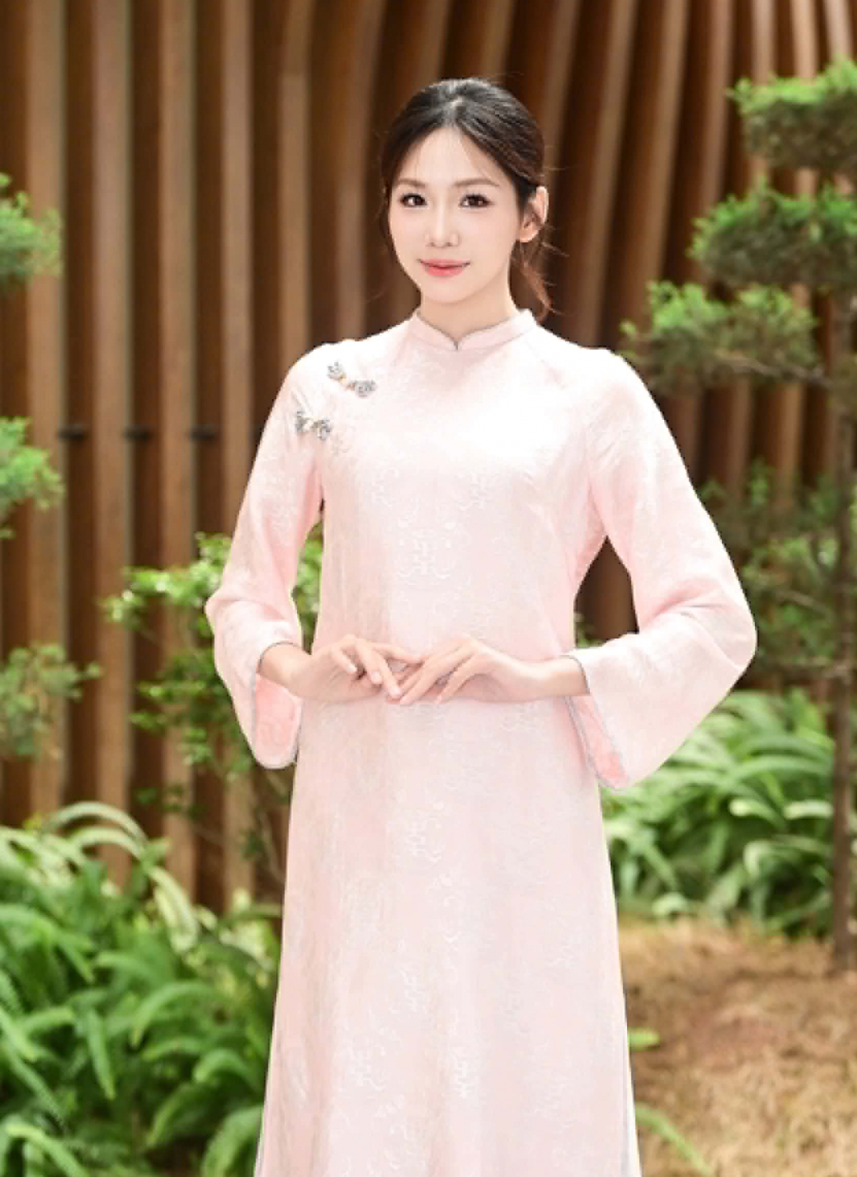 nang hau 18 tuoi vua on thi dai hoc vua chuan bi thi quoc te hinh anh 1