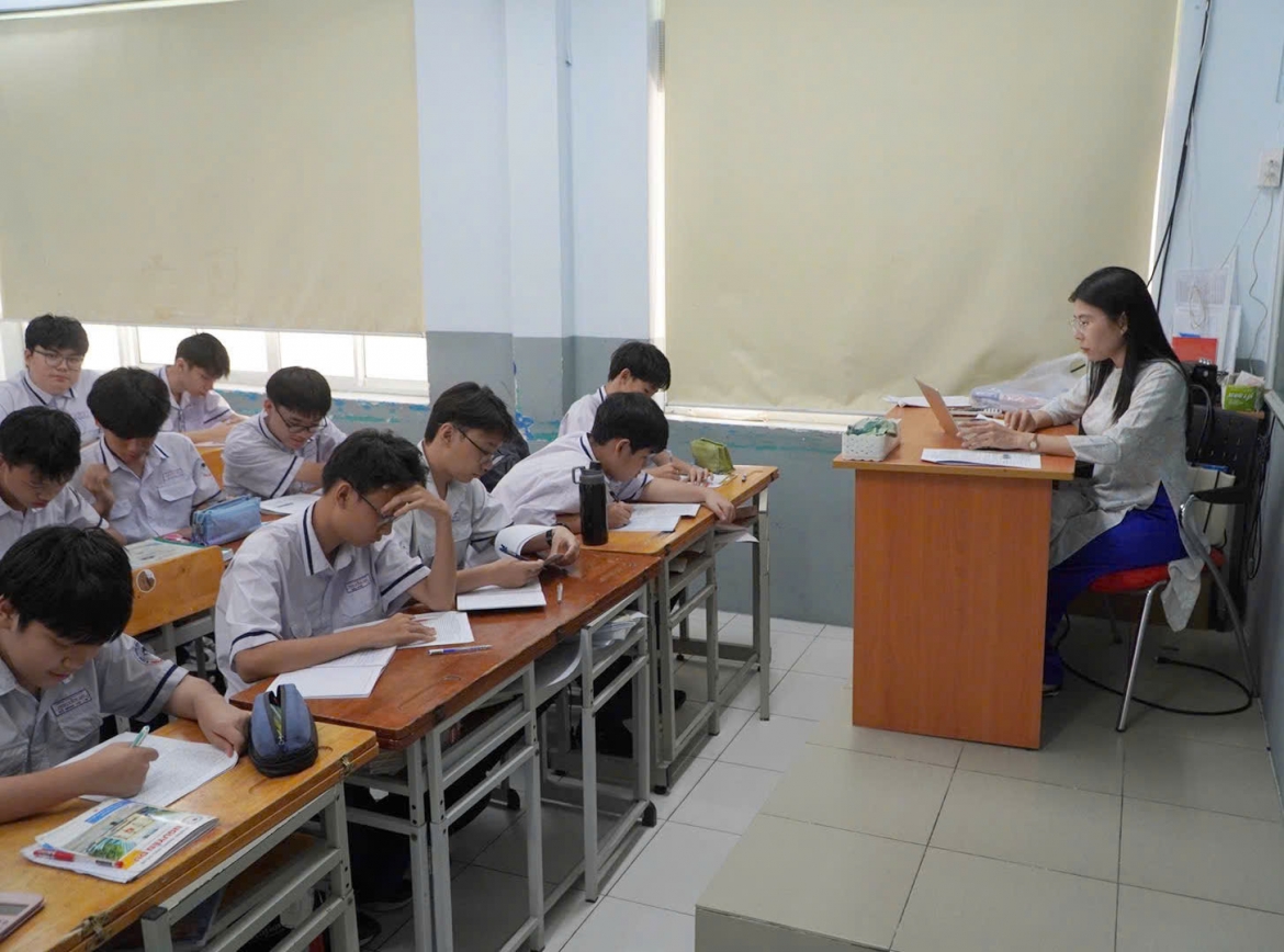 hoc sinh lop 9 tai tp.hcm tang toc on thi vao 10 hinh anh 2