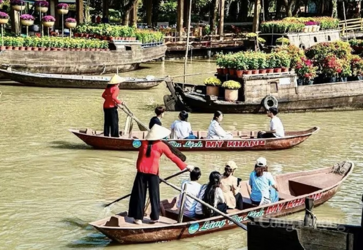 tourist sites hit peak crowds during april 30 may 1 break picture 15