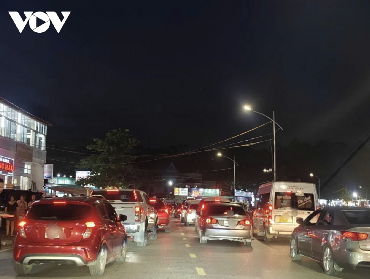 tourist sites hit peak crowds during april 30 may 1 break picture 3