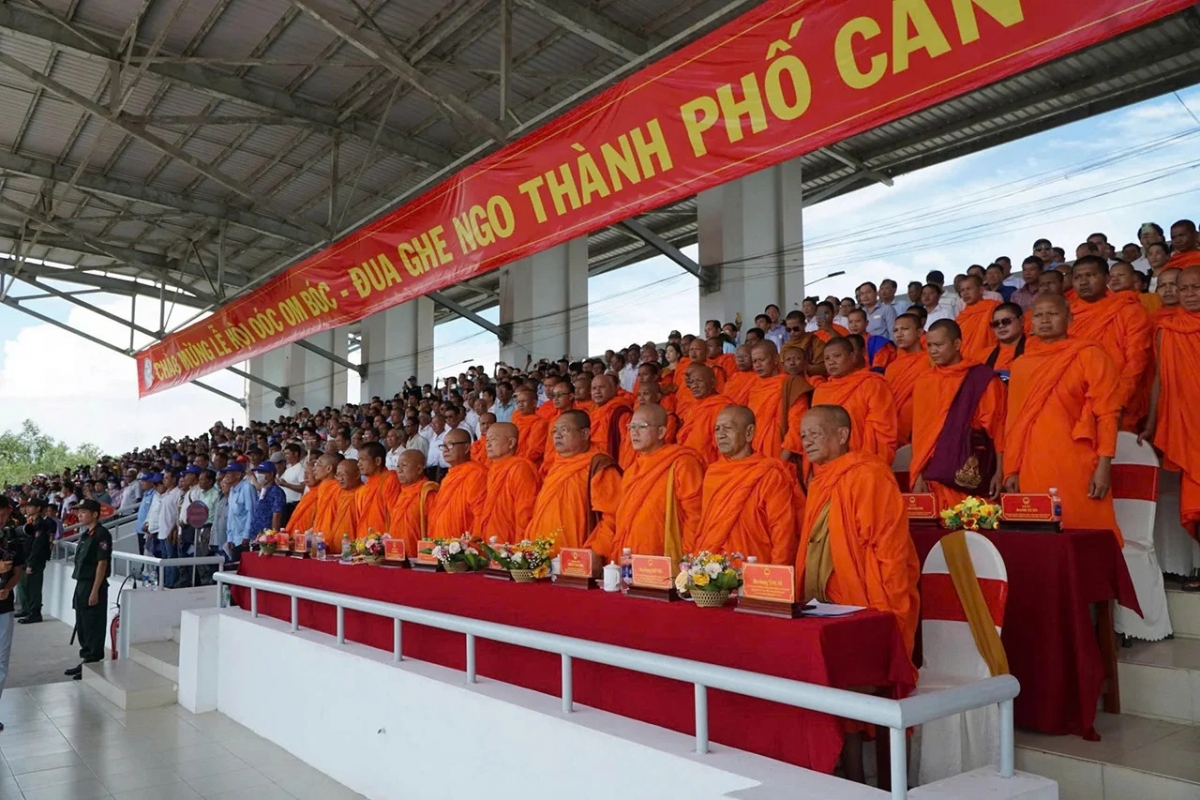 hon ghe ngo va hanh trinh giu lua cua dong ho 4 doi o mien tay hinh anh 3