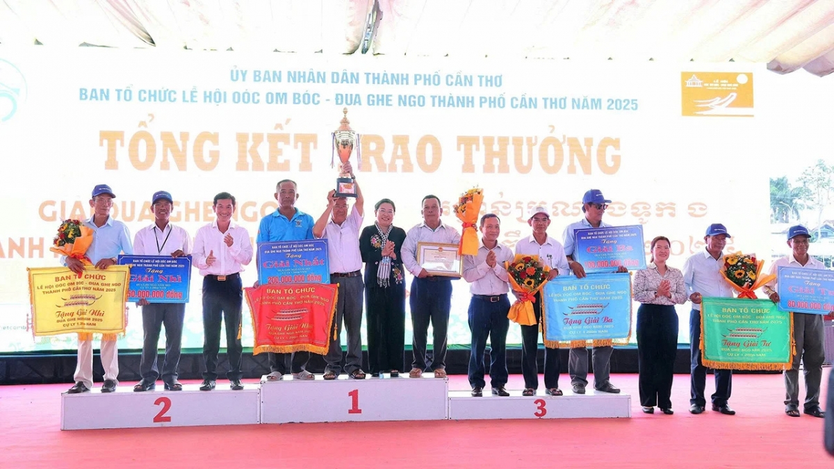 hon ghe ngo va hanh trinh giu lua cua dong ho 4 doi o mien tay hinh anh 6