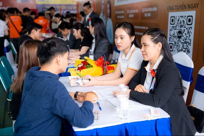 nearly 200 technology firms join hutech job fair 2026 picture 1
