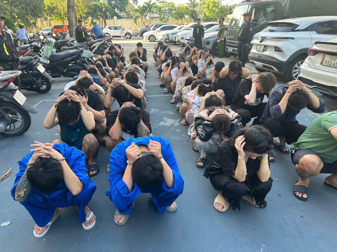 tu 1 nguoi nghien, cong an tp.hcm triet pha duong day ma tuy, bat giu 140 nguoi hinh anh 2