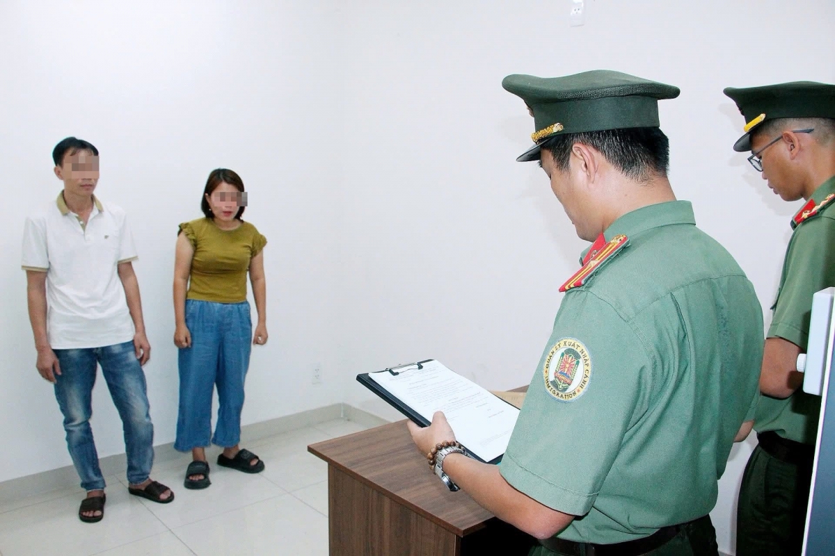 Khởi tố vợ chồng chủ doanh nghiệp tổ chức cho người nước ngoài ở lại trái phép