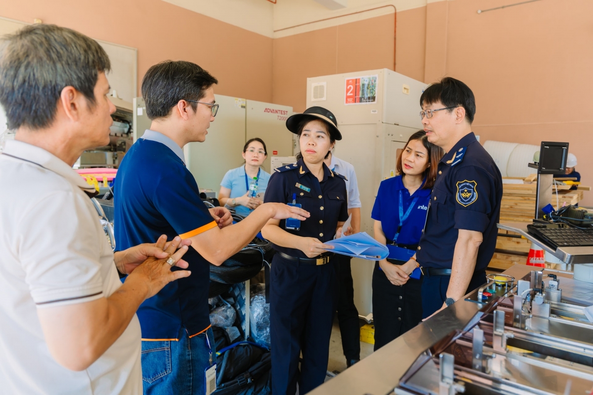 intel donates chip-making equipment to boost semiconductor talent training picture 1