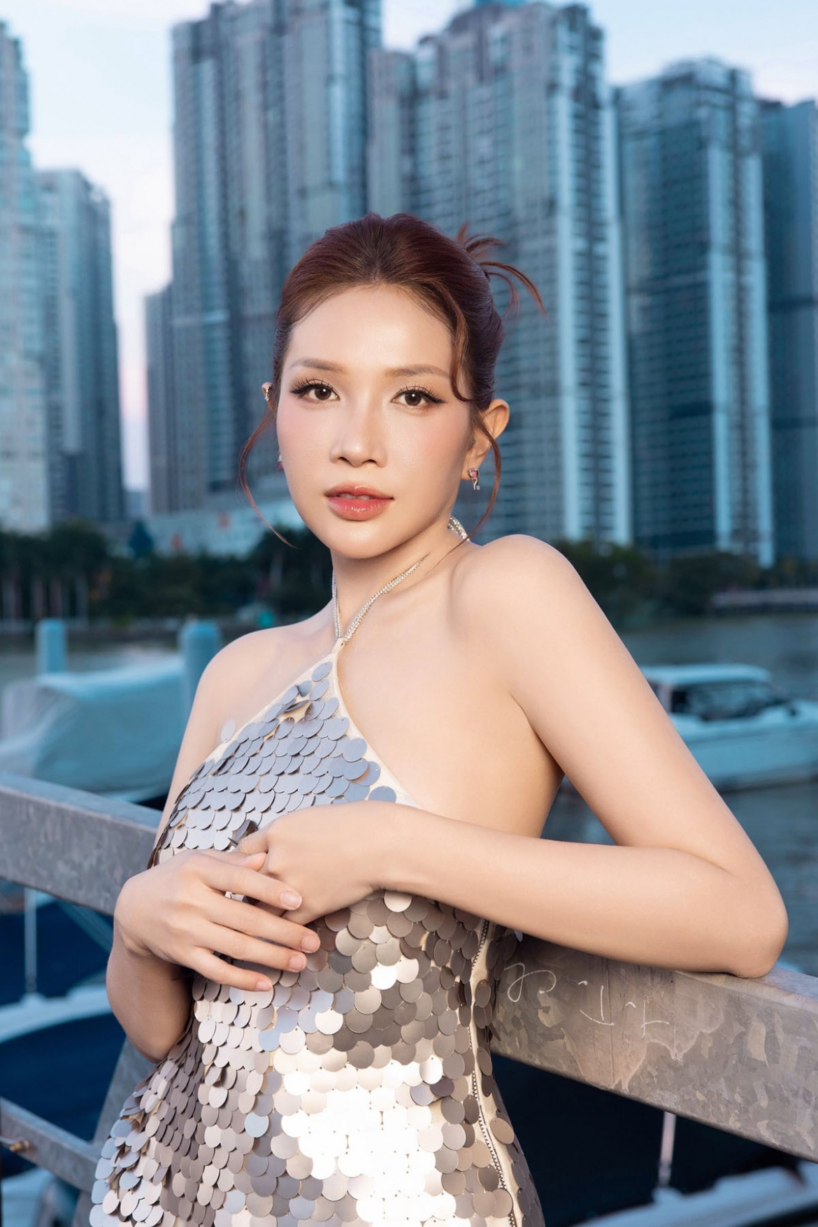 sao viet 19-5 nguoi dep kha nhu keu cuu vi bi don co bau 4 lan trong mot nam hinh anh 1