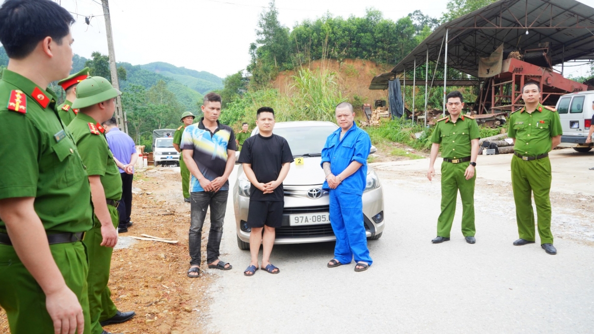 Khởi tố nhóm đối tượng chặn xe, bắn vỡ kính ô tô ở Thái Nguyên