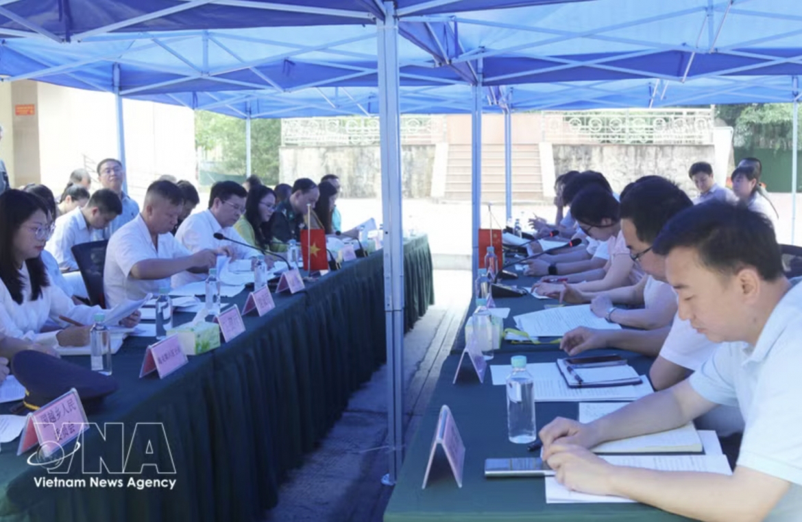 vietnam, china seek to build modern, smart border gates picture 1