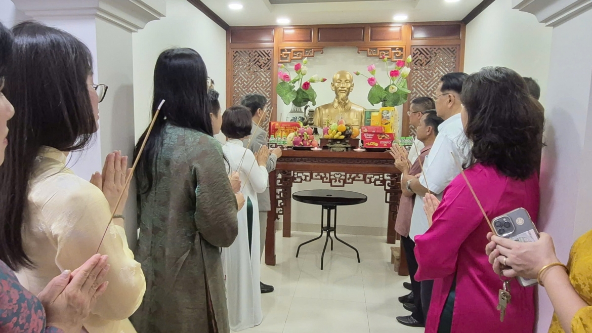 nhieu hoat dong y nghia ky niem 136 nam ngay sinh chu tich ho chi minh tai lao hinh anh 1