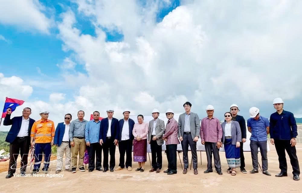 lao senior legislator visits major vietnamese-invested project picture 2