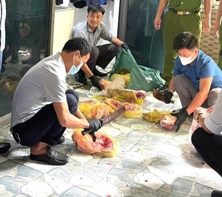 khoi to ke mua lon dich ve giet mo, ban cho tieu thuong nhieu cho dan sinh hinh anh 1