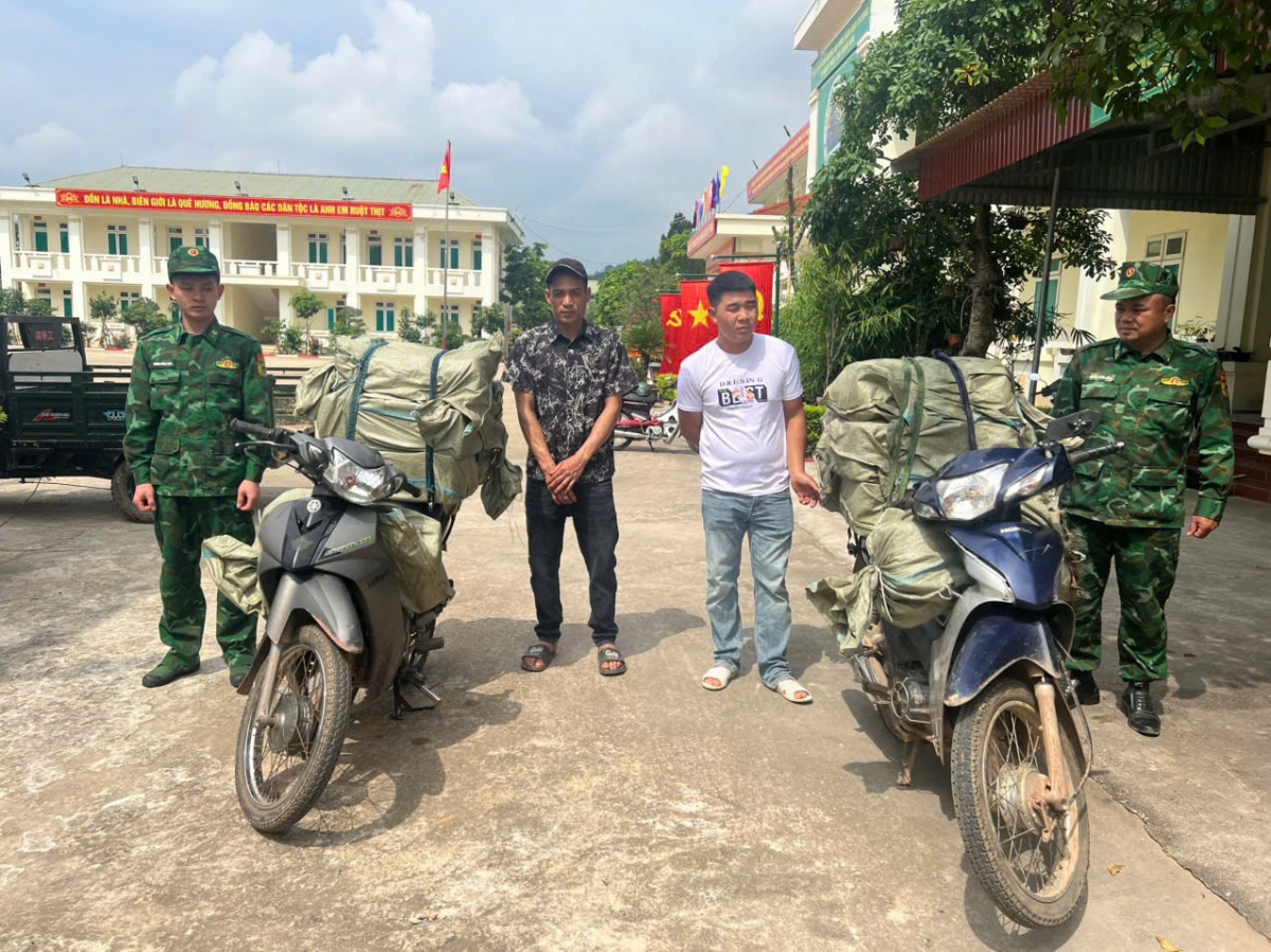 bat 2 doi tuong cho 140kg xuc xich lau qua bien gioi lang son hinh anh 1