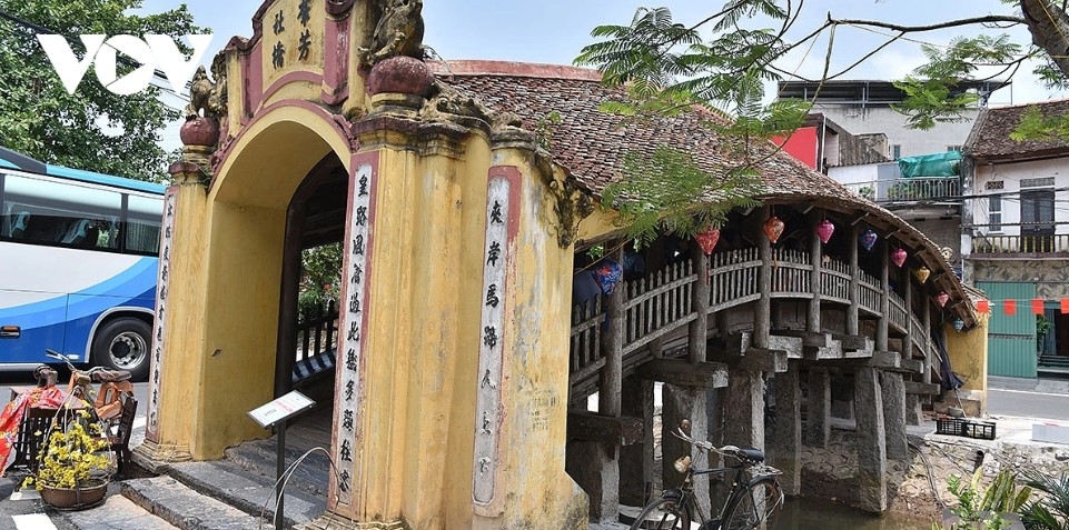 inside ninh binh s over-500-year-old hundred-room pagoda picture 2