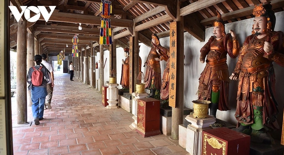 inside ninh binh s over-500-year-old hundred-room pagoda picture 7