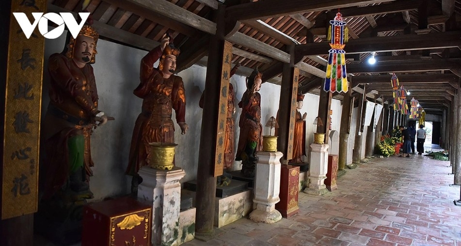 inside ninh binh s over-500-year-old hundred-room pagoda picture 8