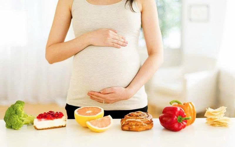 5 nhóm thực phẩm mẹ bầu nên tránh để giảm nguy cơ sảy thai