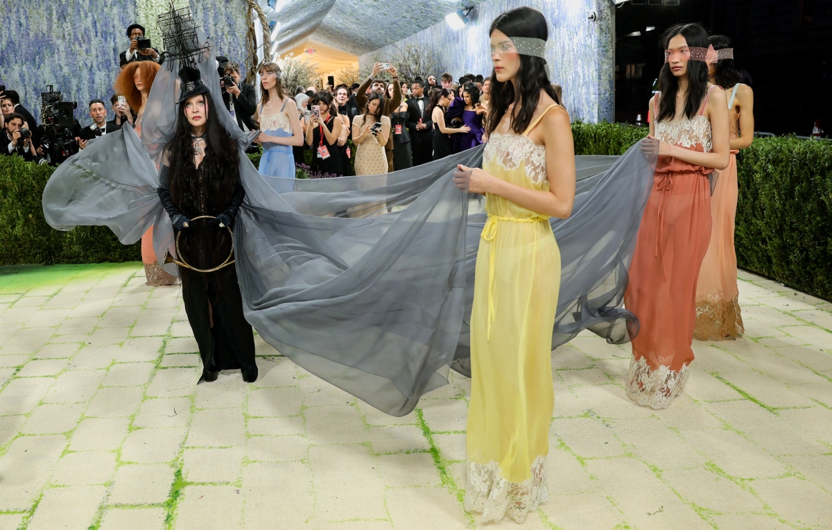 met gala 2026 khi tham do thanh dien dan quyen luc cua thoi trang va nghe thuat hinh anh 2