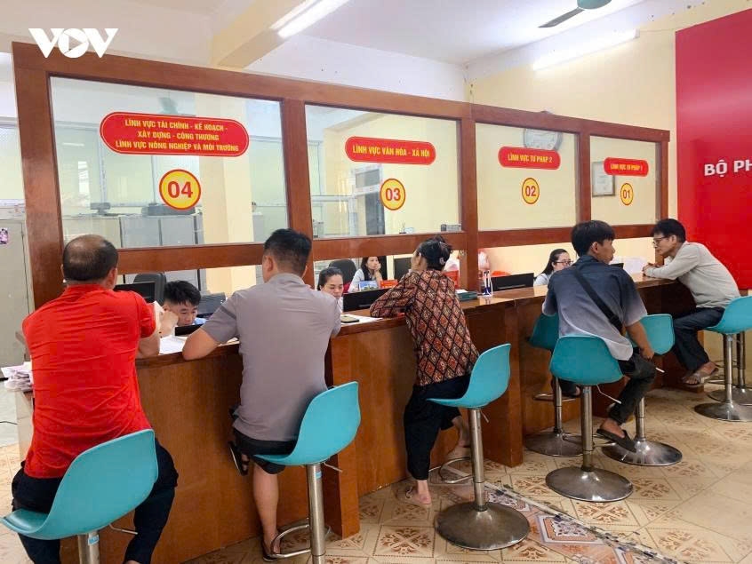 van hanh chinh quyen dia phuong 2 cap nut that nao can thao go hinh anh 2