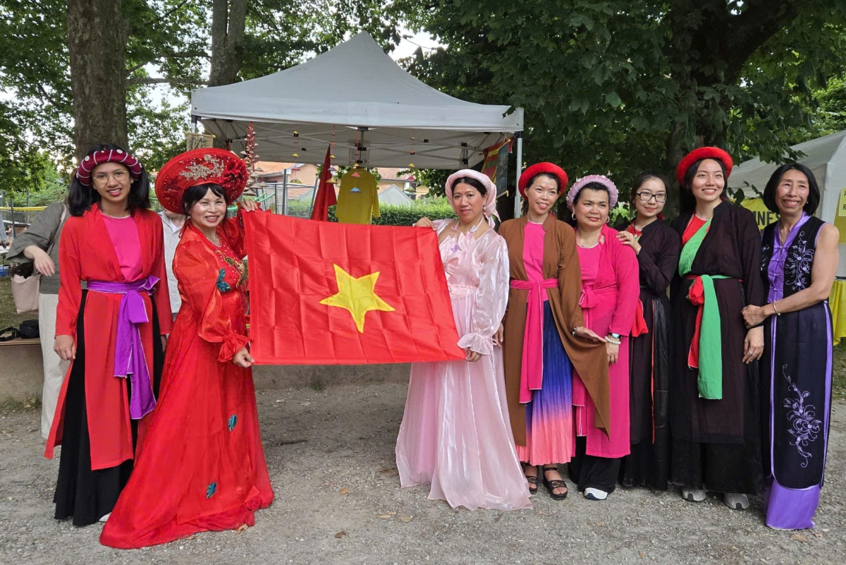 lan toa van hoa viet tai italia bang tinh yeu que huong va gia dinh hinh anh 2