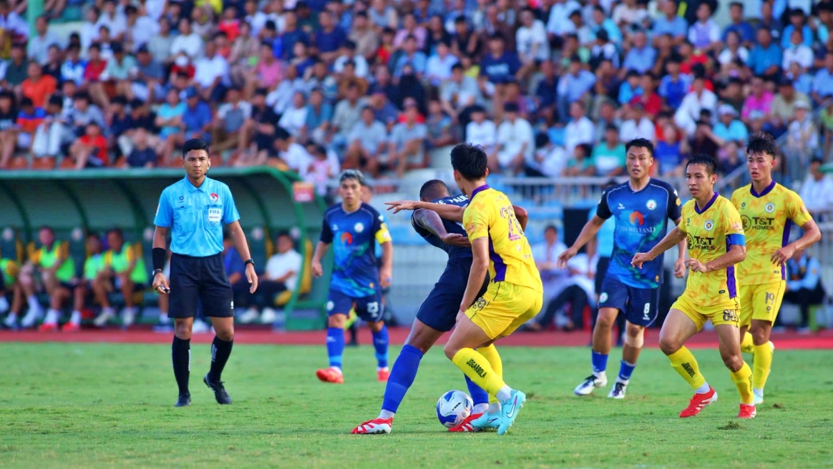 vong 22 v-league 2025 2026 vpf thue 2 trong tai ngoai bat cac tran cau nong hinh anh 2