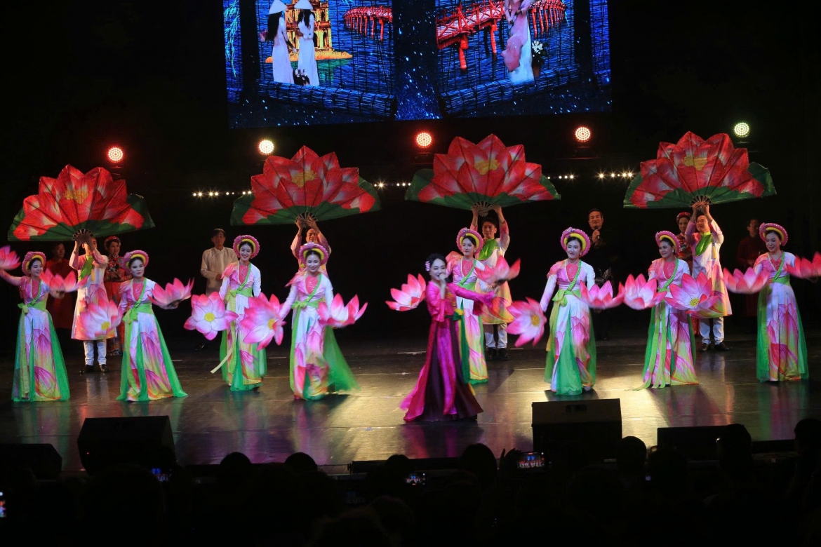 ha noi gioi thieu tinh hoa van hien thang long tai matxcova, nga hinh anh 3