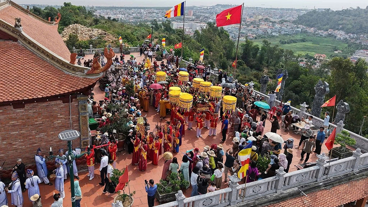 hai phong don hon 892.000 luot khach dip 30 4 - 1 5, nhieu diem du lich kin phong hinh anh 2