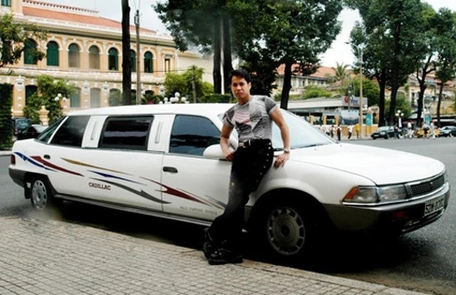 danh ca ngoc son Ong hoang nhac sen so huu xe sang, biet thu dat vang hinh anh 4