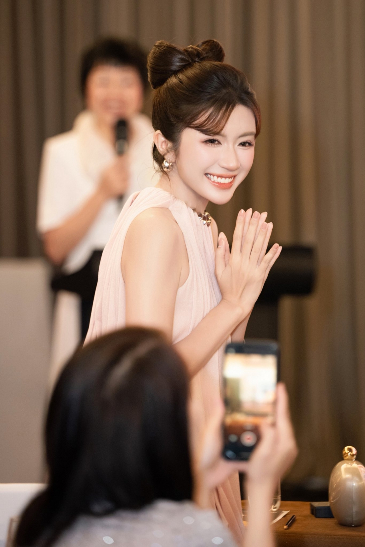 my nhan gen z cua vtv xinh dep, da tai va la chau dau nsUt chi trung hinh anh 2