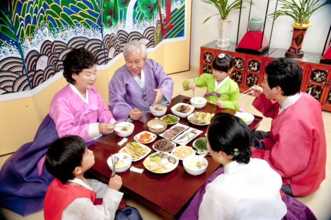vi sao nguoi han quoc khong bung bat len khi an com hinh anh 1