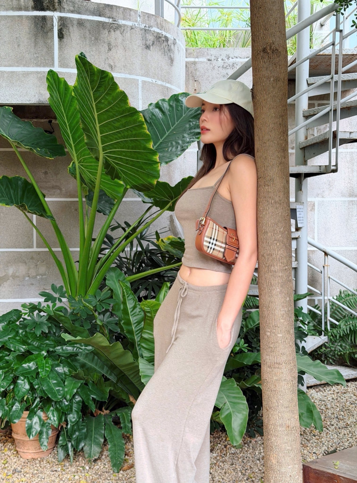 sao viet 18 5 van mai huong khoe anh cuc cuon, dan mang bat cuoi vi caption hinh anh 3