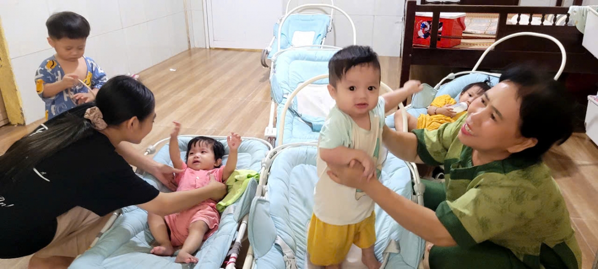 ngoi nha chung cua nhung tre em bat hanh hinh anh 1