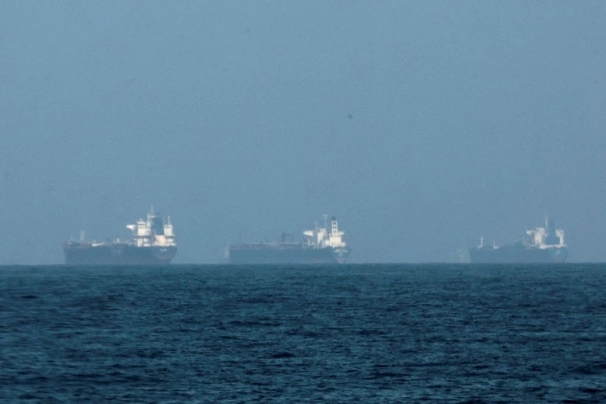 my va iran dung giao tranh, tau cho khi lng dau tien cua qatar di qua eo hormuz hinh anh 1