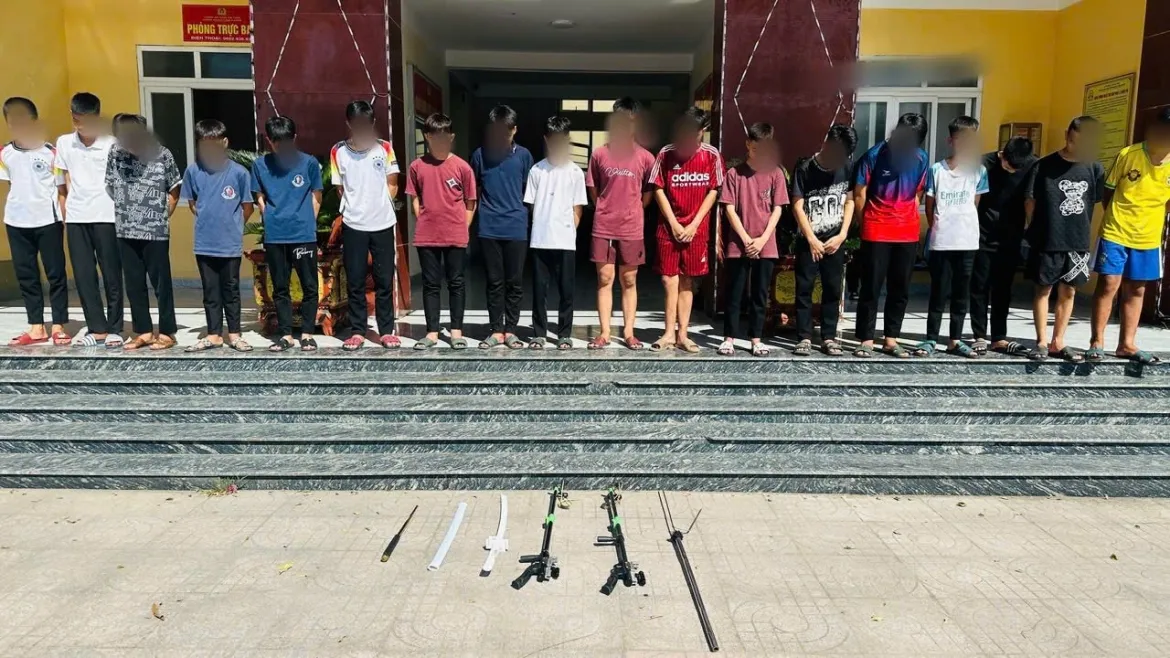 ha tinh ngan chan 21 thanh thieu nien mang hung khi di giai quyet mau thuan hinh anh 1